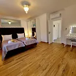 Luxury Laura With Jacuzzi In Malinska