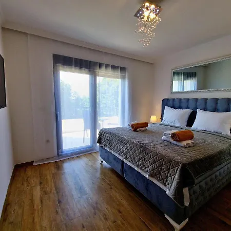 Luxury Laura With Jacuzzi In *