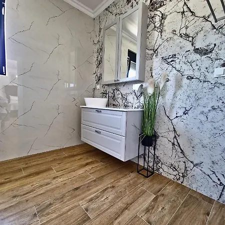 Luxury Laura With Jacuzzi In Villa Malinska