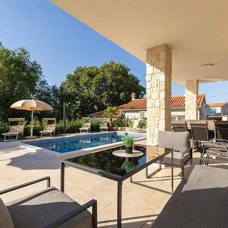 Villa Luxury Laura With Jacuzzi In *