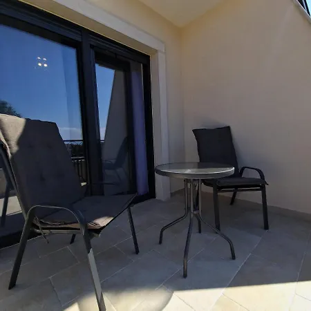 Luxury Laura With Jacuzzi In