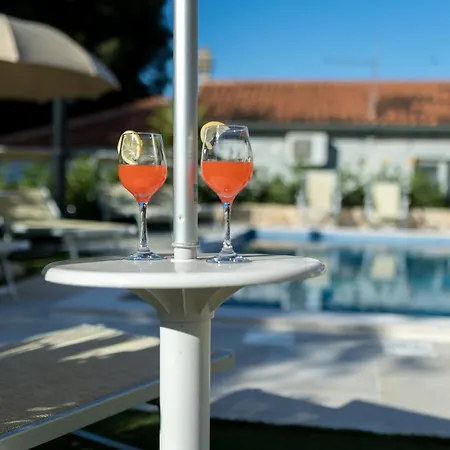 别墅 Luxury Laura With Jacuzzi In *