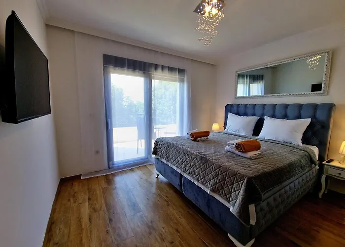 Luxury Laura With Jacuzzi In *