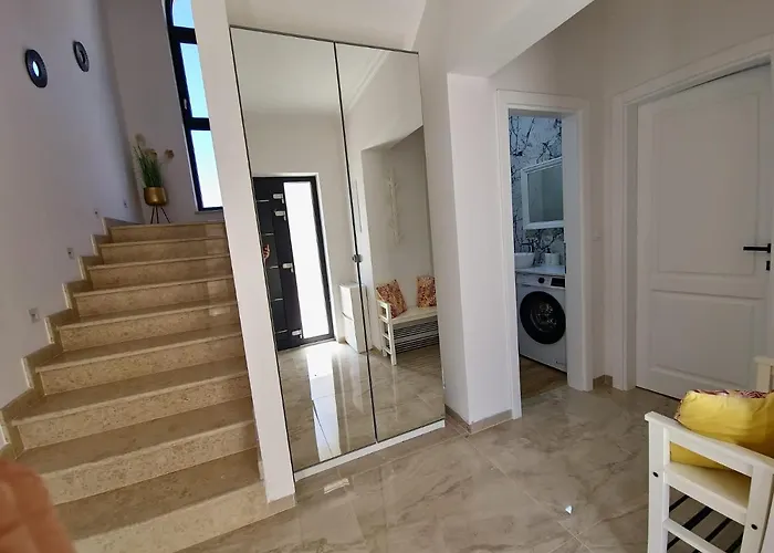 Villa Luxury Laura With Jacuzzi In Malinska