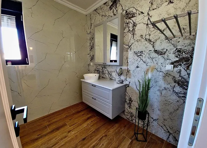 Villa Luxury Laura With Jacuzzi In