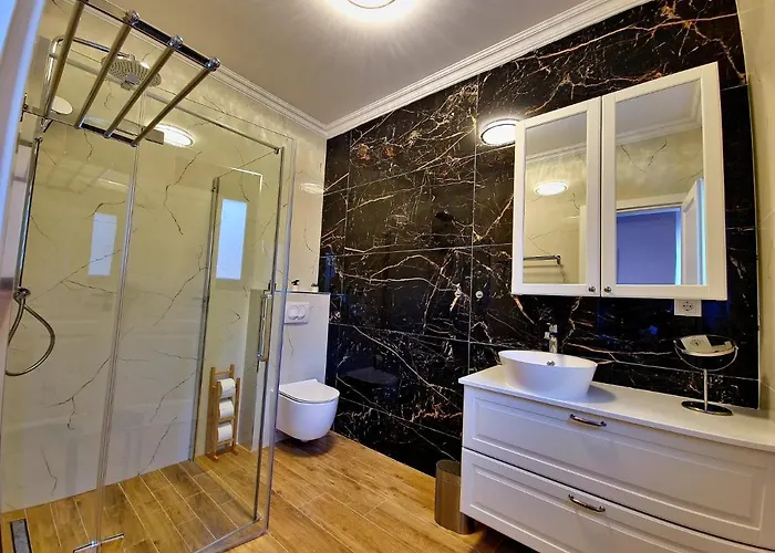 Luxury Laura With Jacuzzi In Villa