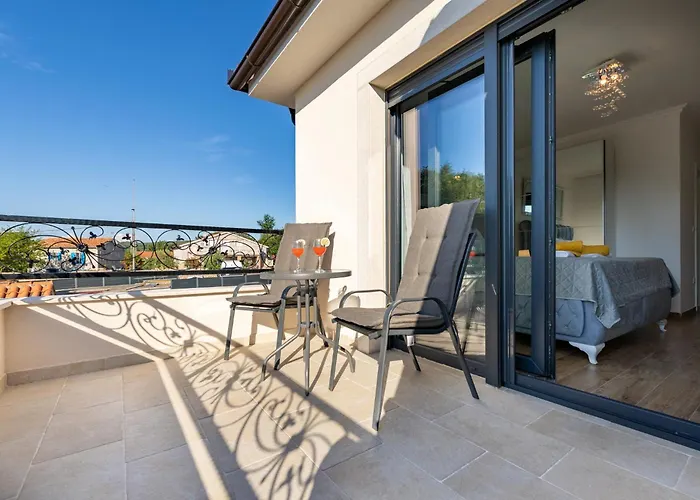 Luxury Laura With Jacuzzi In *