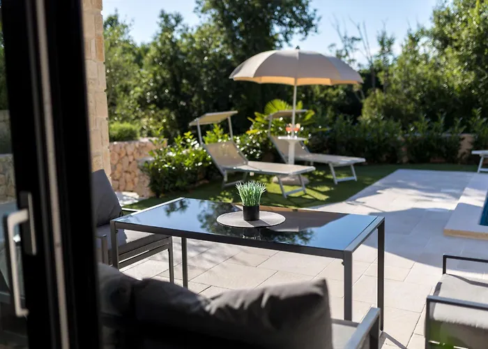 Luxury Laura With Jacuzzi In Villa *