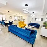 Villa Luxury Laura With Jacuzzi In *
