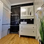 Villa Luxury Laura With Jacuzzi In