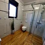 Luxury Laura With Jacuzzi In Villa *