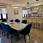 Luxury Laura With Jacuzzi In Malinska