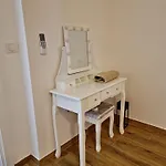 Luxury Laura With Jacuzzi In Malinska