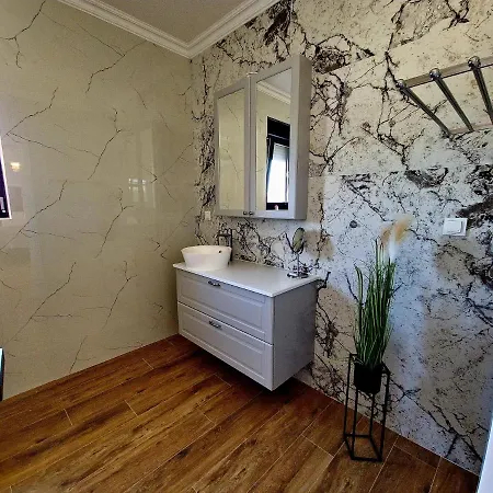 Villa Luxury Laura With Jacuzzi In