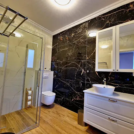 Luxury Laura With Jacuzzi In Villa
