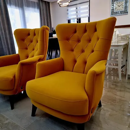 Luxury Laura *