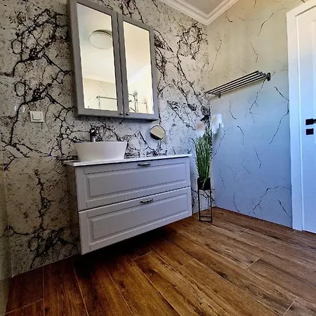 Luxury Laura With Jacuzzi In *