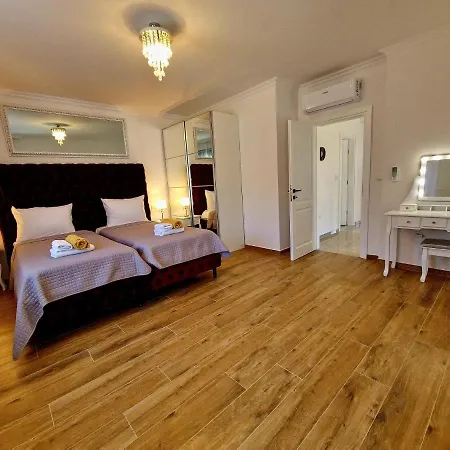 Luxury Laura With Jacuzzi In Malinska